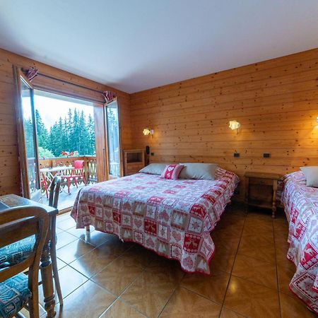 La Vieille Ferme Hotel Manigod Bagian luar foto