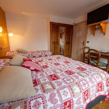 La Vieille Ferme Hotel Manigod Bagian luar foto