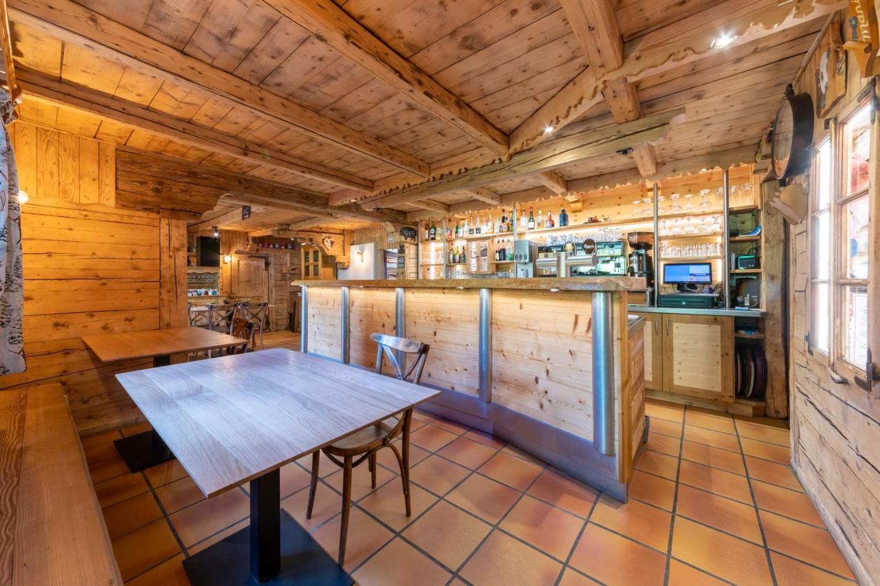 La Vieille Ferme Hotel Manigod Bagian luar foto