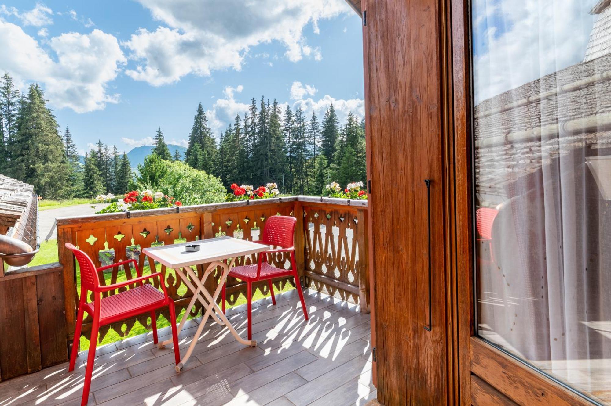 La Vieille Ferme Hotel Manigod Bagian luar foto