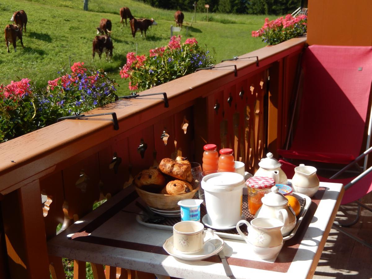 La Vieille Ferme Hotel Manigod Bagian luar foto